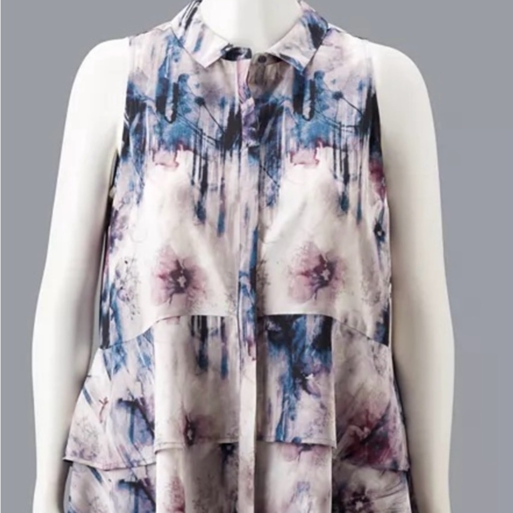 NWT Simply Vera Vera Wang Sleeveless Flounce Blouse - Twilight Petals Size Small